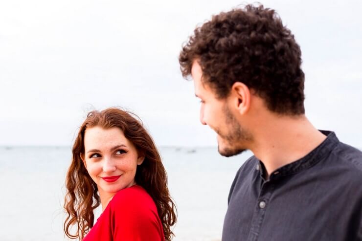 femme heureuse avec un homme